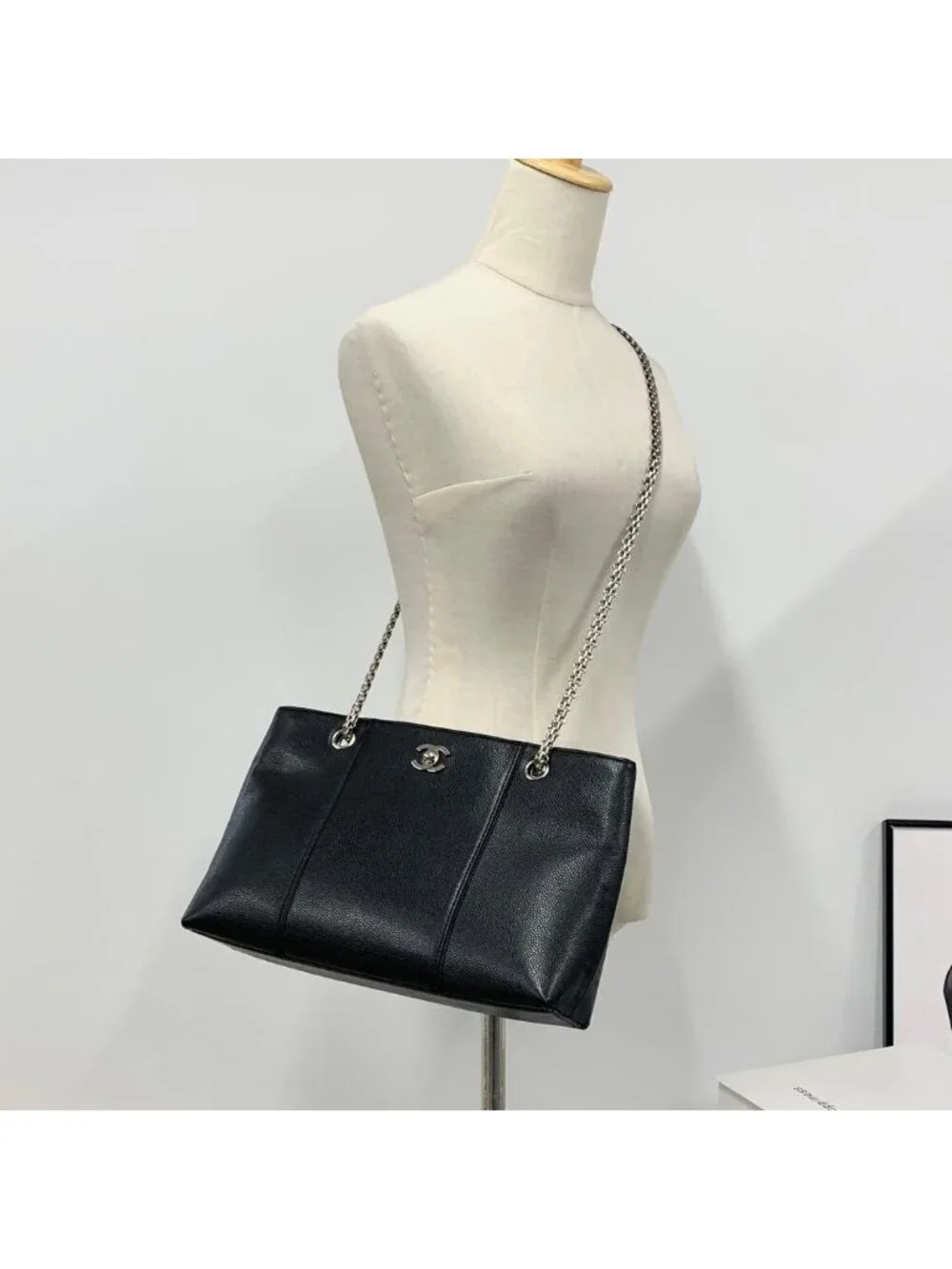 Chanel Caviar Leather CC Logo Chain Tote Black